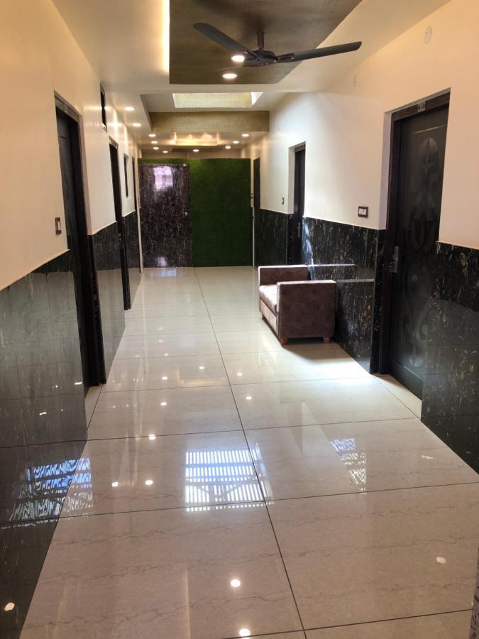 Hotel Famous Haridwar Exterior photo