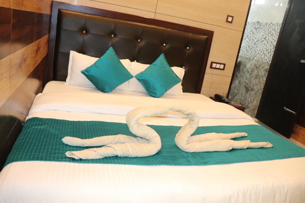 Hotel Famous Haridwar Exterior photo